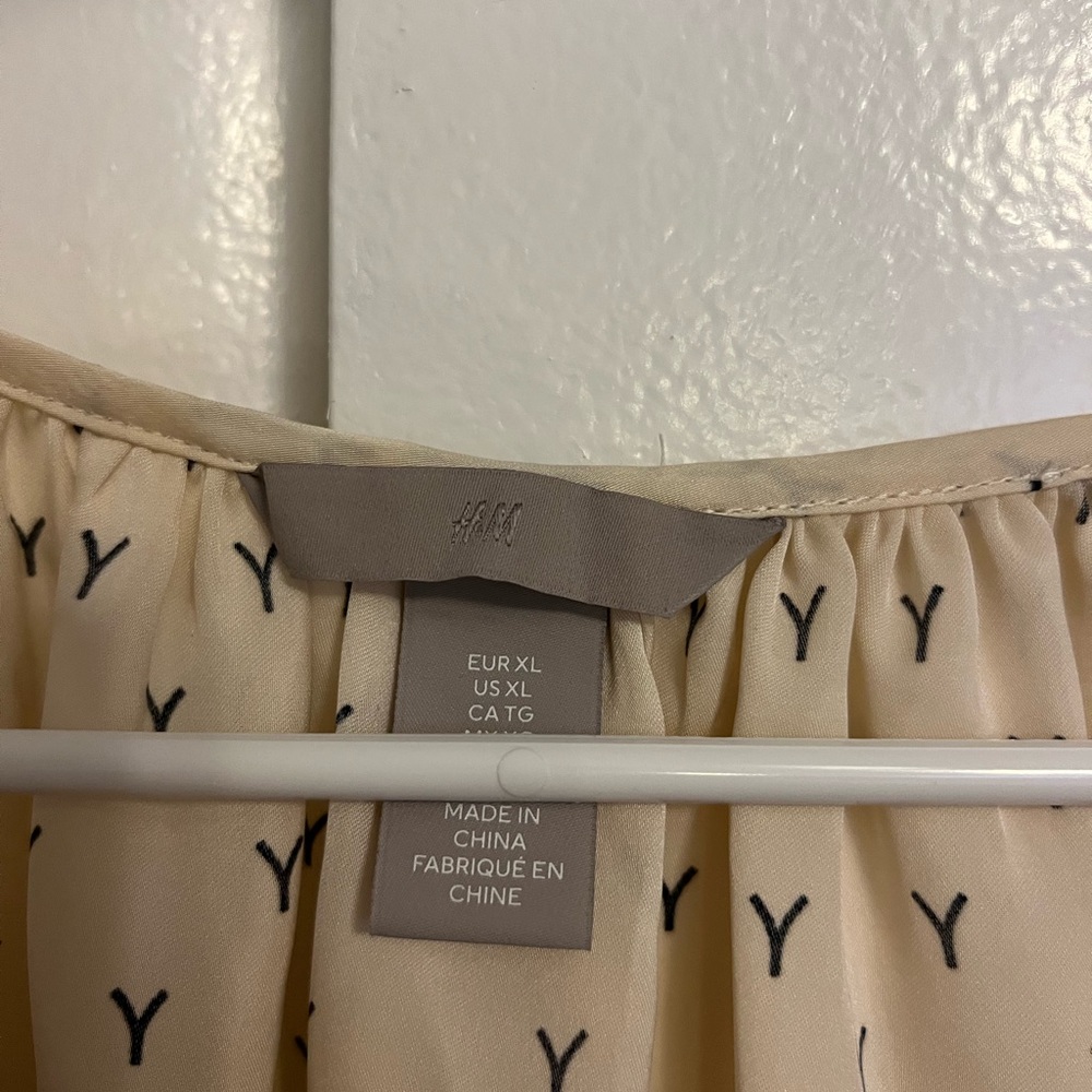 H&M Blouse - Picture 2 of 5